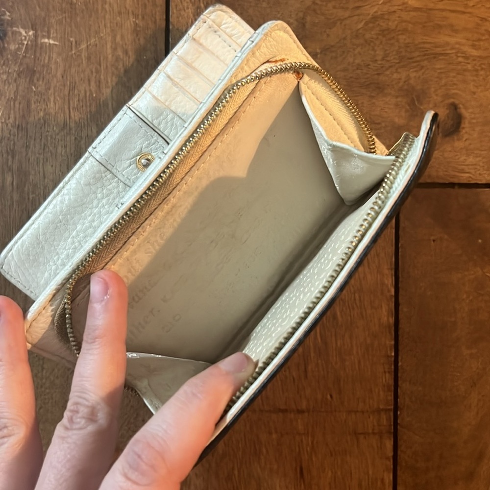 Kate Spade Saffiano Black and White Leather Wallet - Picture 4 of 5